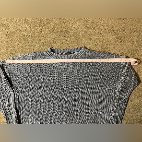 Victoria’s Secret PINK knit cropped sweater - Picture 2 of 5
